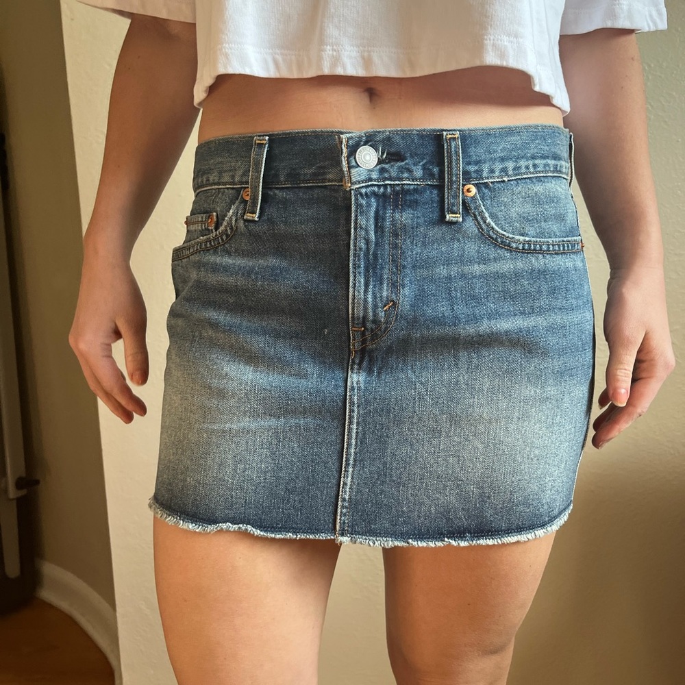Levi’s Mini Skirt in Dark Wash